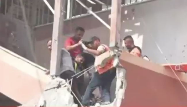 Gazze’de vahşet sürüyor! İsrail, Han Yunus'ta hastaneyi iki kez bombaladı! Aralarında gazetecilerin de olduğu 14 kişi şehit oldu...