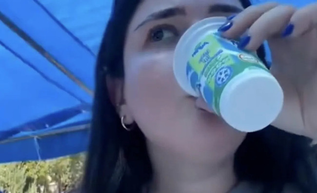 Dedesi ve babaannesi için düzenlenen mevlitte tadım videosu çekti! Sosyal medya ayağa kalktı - Resim : 2