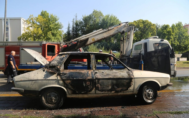 Meclis önünde beyaz Toros yakan Mehmet Emin Fidan'ın üzerine 12 hurda araç çıktı! Yaktığı ilk araç bu değilmiş... - Resim : 2