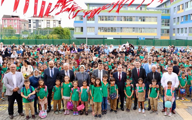 Sultanbeyli Belediyesi, Öğrencilere Kırtasiye Seti Dağıttı