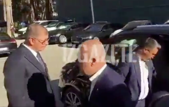 CHP'de krizin görüntüsü! Her şey Özgür Özel'in gözü önünde oldu... Cemil Tugay’a selam bile vermedi!