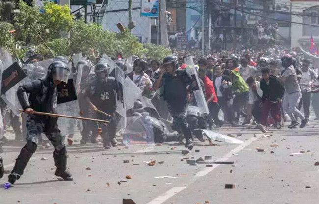 Nepal alev alev! Başkanlık ve Başbakanlık sarayları ateşe verildi - Resim : 3