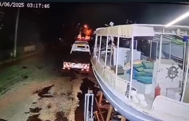 Muğla'daki 5.8'lik deprem saniye saniye kamerada! Vatandaşlar panikle sokaklara döküldü...