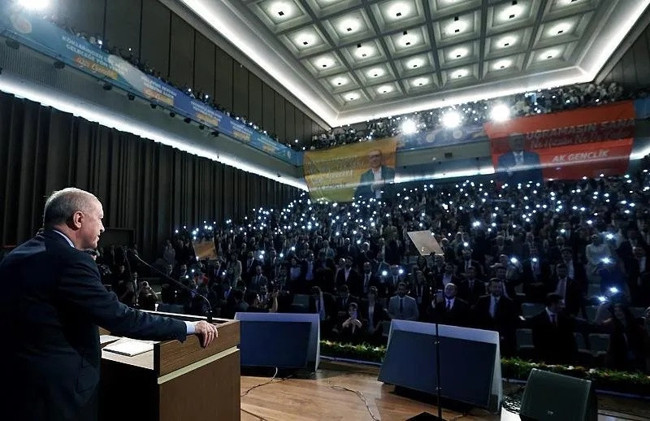 Özlem Çerçioğlu iddiaları gündemdeydi... Cumhurbaşkanı Erdoğan az önce duyurdu: Yarın partimize yeni katılımlar olacak!