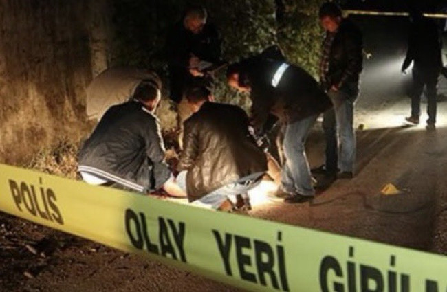 Adana’da kan donduran vahşet: ABD’ye taşınan fenomen vize uzmanı baba, iki çocuğunu öldürüp intihar etti! Son paylaşımı dikkat çekti: Bir kadın rezil de eder vezir de! - Resim : 5