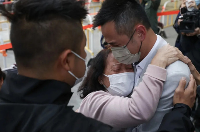 8 apartmanlık sitede ölüm zinciri! Hong Kong’daki yangında can kaybı 128’e çıktı: Skandal ihmaller ortaya çıktı! - Resim : 3