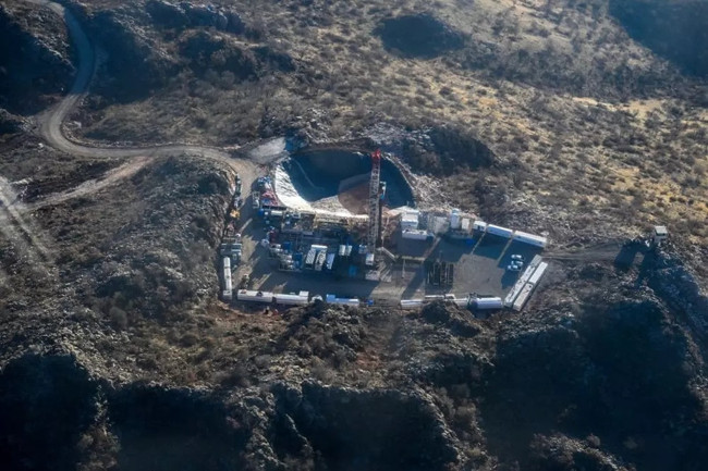 Gabar'dan sonra Muradiye'de büyük heyecan! Petrol keşfi için dev adım: 200 tonluk sondaj kulesi dikiliyor!