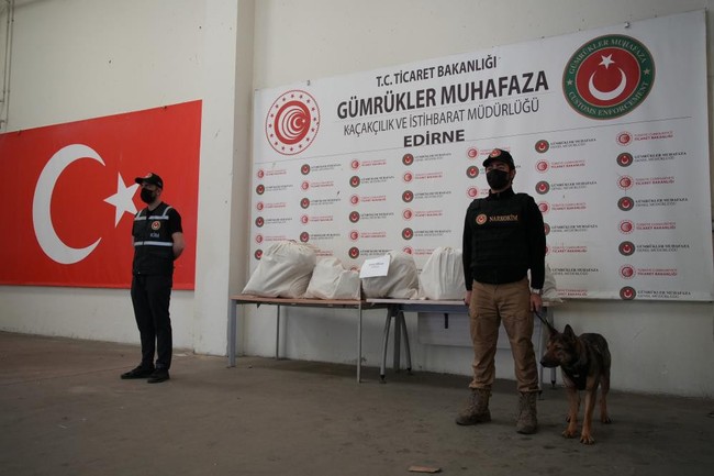 Kapıkule’de zehir tacirlerine darbe: 46 kilo 920 gram uyuşturucu ele geçirildi - Resim : 3