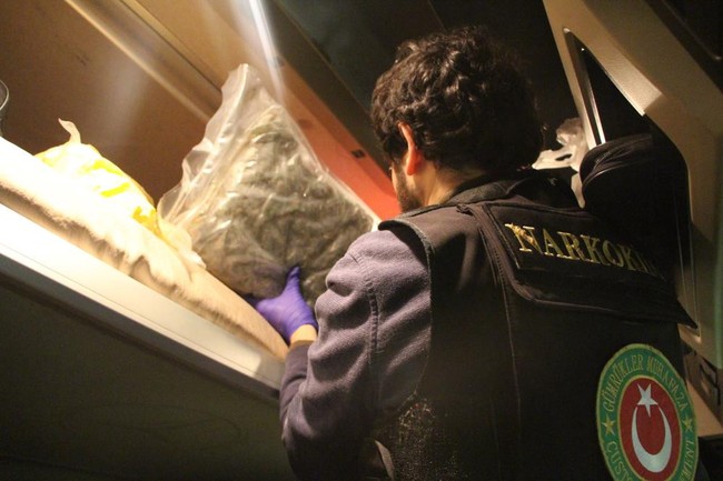 Kapıkule’de zehir tacirlerine darbe: 46 kilo 920 gram uyuşturucu ele geçirildi - Resim : 2