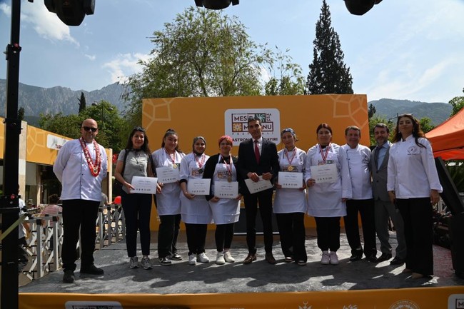 485'nci Manisa Mesir Macunu Festivali'nde lezzet yarışması! Salihli Hafsa Sultan birinci oldu