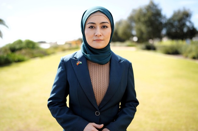 Avustralya'nın ilk başörtülü senatörü Fatima Payman’a ahlaksız teklif: Sana biraz içki verelim, masada dans etmeni izleyelim - Resim : 2