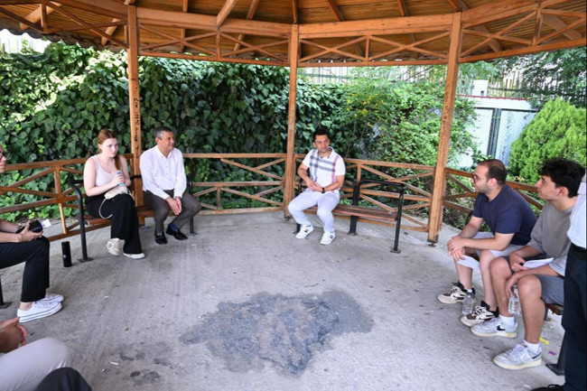 Özgür Özel söz vermişti... Ferdi Zeyrek’in kızı Nehir’i TYT sınavına bizzat götürdü - Resim : 2