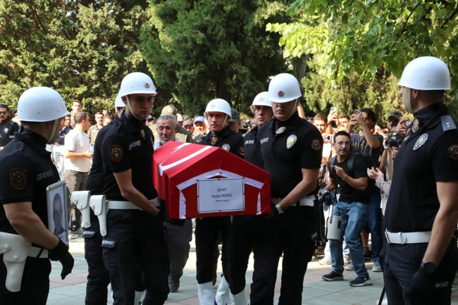 Orman şehidi Eyüp Dereli’nin cenazesinde oğlunun feryadı yürek yaktı: Baba ben sensiz ne yapacağım? - Resim : 5