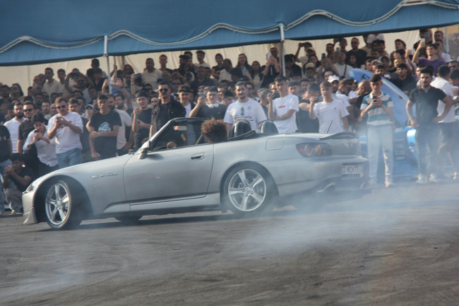 Burada drift yapmak serbest! Sivas’ta gençler için drift pisti açıldı: İlk gösteride araç alev aldı - Resim : 2