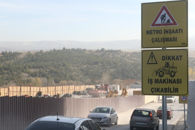 Mamak Metrosu’nda 5 ayda ilerleme yok: Mansur Yavaş’ın temel attığı alanda kazma bile vurulmadı