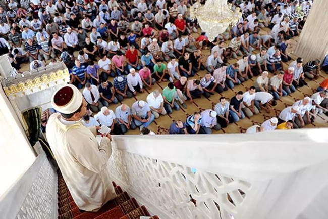 Diyanet’ten yılın son cuma hutbesinde net uyarı: Yılbaşı kutlamaları, alkol ve piyango İslam kültüründe yok!