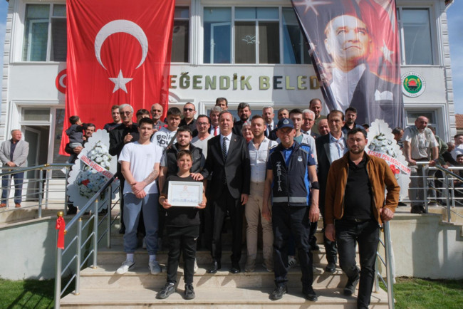 Beğendik’te enişte kayınbirader rekabeti! Gazeteci Ferat Gülver belediye başkanı oldu - Resim : 2