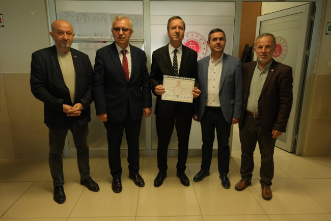 Beğendik’te enişte kayınbirader rekabeti! Gazeteci Ferat Gülver belediye başkanı oldu