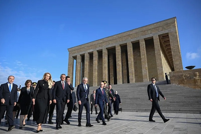 KKTC lideri Ankara'da: Cumhurbaşkanı Erdoğan, Tufan Erhürman'ı resmi törenle karşıladı! - Resim : 2