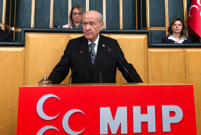 Devlet Bahçeli'den bomba İmralı çıkışı! El yükseltti: Gerekirse kendim İmralı'ya giderim! Dava arkadaşlarım, İmralı'ya gitmeme izin veriyor musunuz?