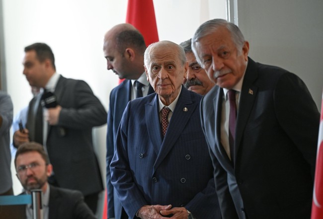 Meclis'te Terörsüz Türkiye zirvesi: Devlet Bahçeli heyeti kapıda karşıladı! DEM Parti-MHP görüşmesi sona erdi! - Resim : 2