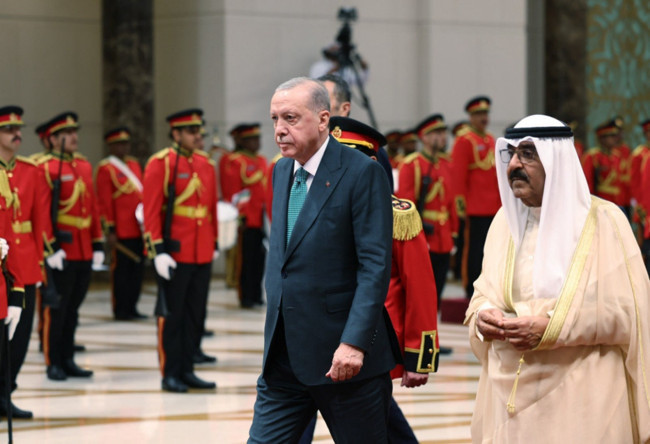 Cumhurbaşkanı Erdoğan'ın Körfez turundan özel notlar: Savunma Sanayii devleri heyette! Kuveyt’te 4 stratejik anlaşma...