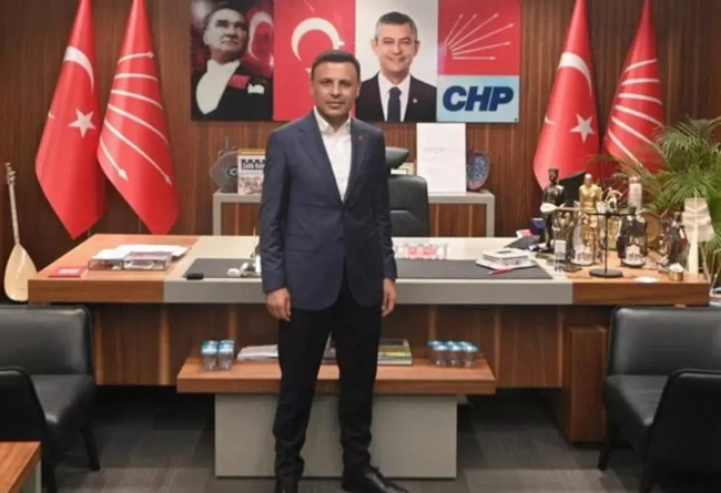 CHP’de yeni bir kavga günü! Gürsel Tekin saat 12’de il başkanlığına gidecek... Başarır ve Zeybek provokasyonda!