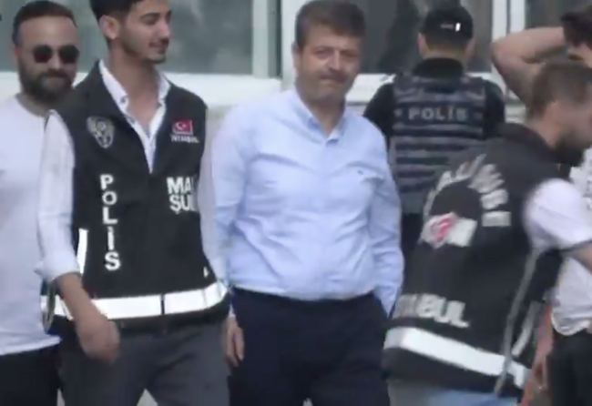 Adana Büyükşehir Belediye Başkanı Zeydan Karalar ve Adıyaman Belediye Başkanı Abdurrahman Tutdere adliyeye sevk edildi - Resim : 2