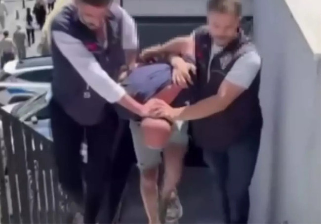 Meczup mu yabancı istihbarat örgütlerinin tetikçisi mi? Ayasofya’yı yakmaya kalkan kundakçının geçmişi kirli çıktı! Daha önce mezar taşlarını da kırmış! - Resim : 2