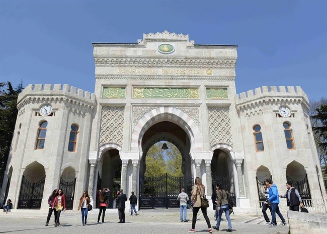 Ali Mahir Başarır’ın skandal paylaşımı: İstanbul Üniversitesi’nin tuğra ve Fetih Suresi silindi! - Resim : 2