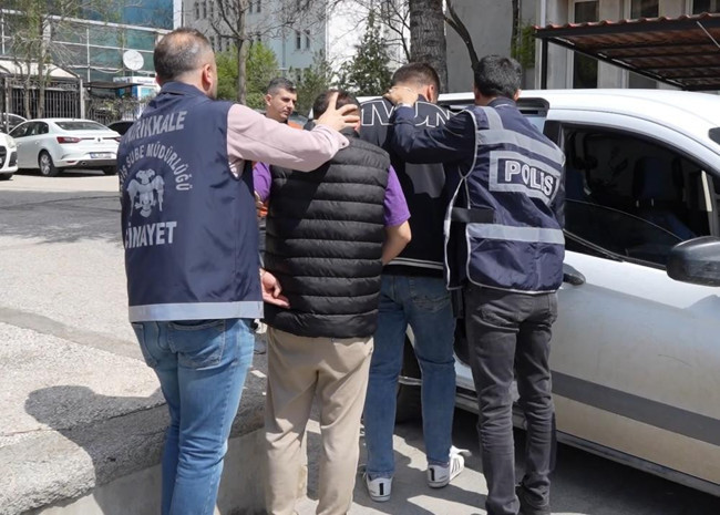 Kırıkkale’de akraba kavgası kanlı bitti: Mesaj yüzünden sokak ortasında silahlı saldırı