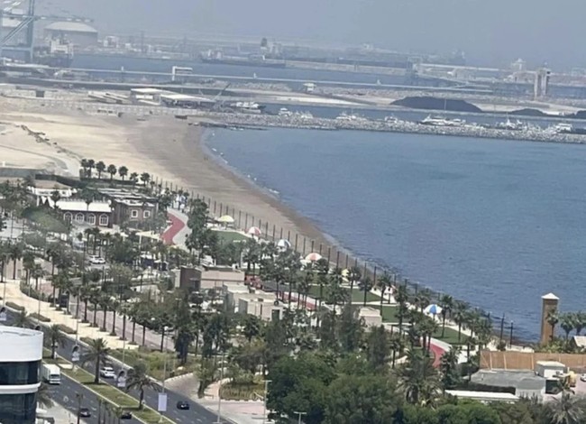 Birleşik Arap Emirlikleri’nde petrol sızıntısı krizi: Plajlar kapandı, turistler isyanda!