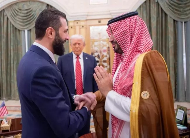 25 yıl sonra bir ilk! Trump ve Şara'nın tarihi görüşmesine Cumhurbaşkanı Erdoğan ve Prens Selman da katıldı - Resim : 4