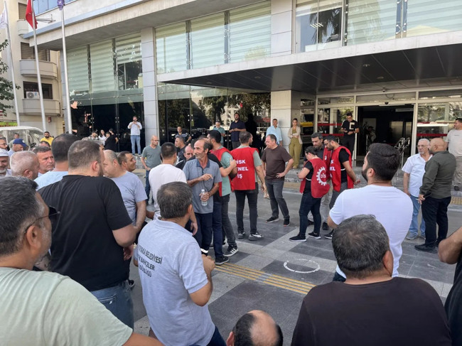 İzmir sokakları çöplüğe döndü! Çöp dağlarını Cemil Tugay toplamaya çalıştı... - Resim : 3