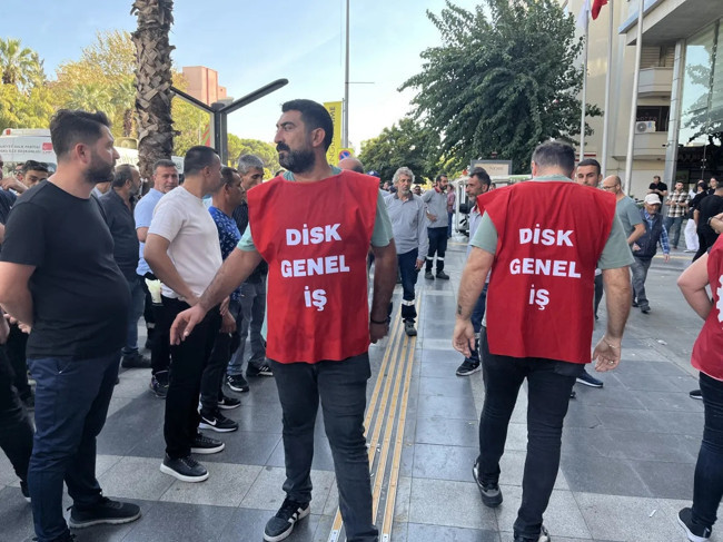 İzmir sokakları çöplüğe döndü! Çöp dağlarını Cemil Tugay toplamaya çalıştı... - Resim : 2
