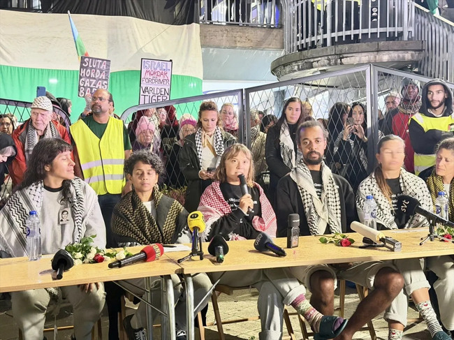 Greta Thunberg, İsrail'in insanlık dışı muamelesini anlattı! "Bizi kafeslere koyup gazla öldüreceklerini söylediler"