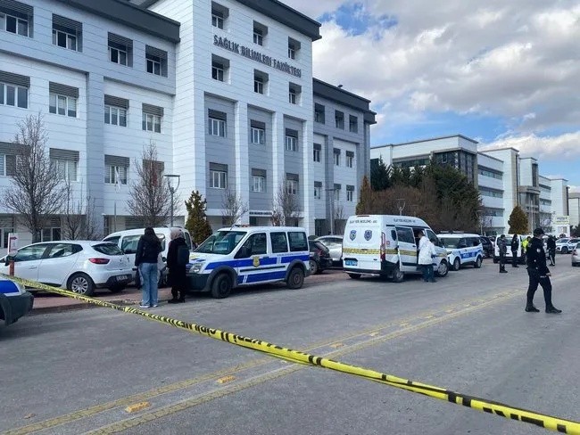 Konya Selçuk Üniversitesi'nde silahlı saldırı! Öğrenci, dekan yardımcısını vurup intihar girişiminde bulundu - Resim : 3