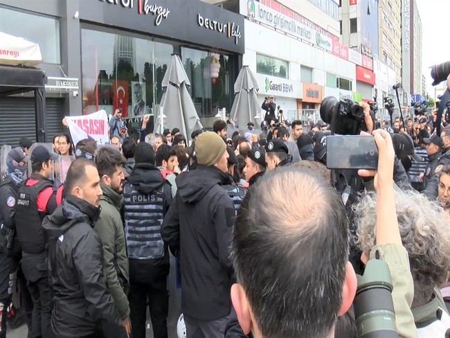 İstanbul'da 1 Mayıs gerginliği! Yasağa rağmen Taksim'e yürümek isteyenlere polis müdahale etti