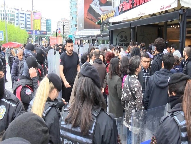İstanbul'da 1 Mayıs gerginliği! Yasağa rağmen Taksim'e yürümek isteyenlere polis müdahale etti - Resim : 2
