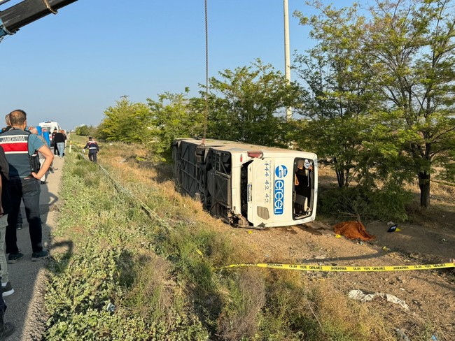 Bayramın ilk günü acı haber... Konya-Adana Karayolu'nda yolcu otobüsü şarampole devrildi: 1 ölü, 23 yaralı - Resim : 2