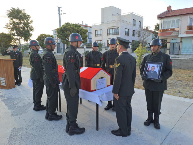 MSB acı haberi duyurdu: Görev başında kalp krizi geçiren Piyade Uzman Çavuş Hüseyin Günay şehit oldu - Resim : 2