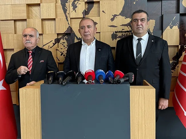 Gürsel Tekin görevine devam edecek! CHP İstanbul İl Kongresi'nin iptali davası ertelendi!