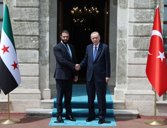 Dolmabahçe'de sürpriz zirve: Cumhurbaşkanı Erdoğan, Şara ile görüşüyor - Resim : 2