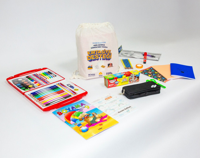 Sultanbeyli Belediyesi'nden okula yeni başlayan tüm öğrencilere ücretsiz kırtasiye seti