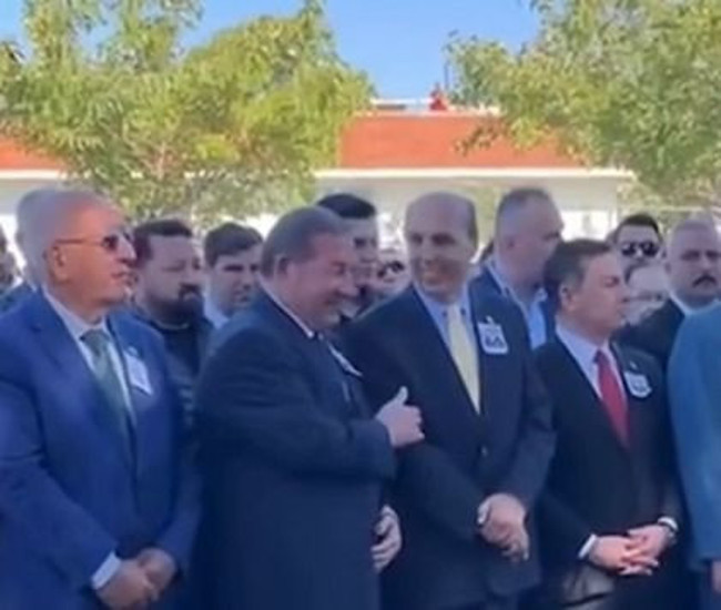 Şehit cenazesinde gülen CHP'li başkan Fevzi Topuz'un oğlundan skandal paylaşım: Biz gülerken rahatsız olanın dil ölçüsü değil, bana boy ölçüsü lazım!