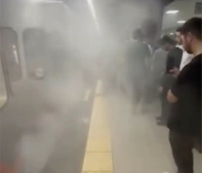 İstanbul metrosunda panik: Bağcılar-Yenikapı hattında yangın çıktı, istasyonu duman kapladı