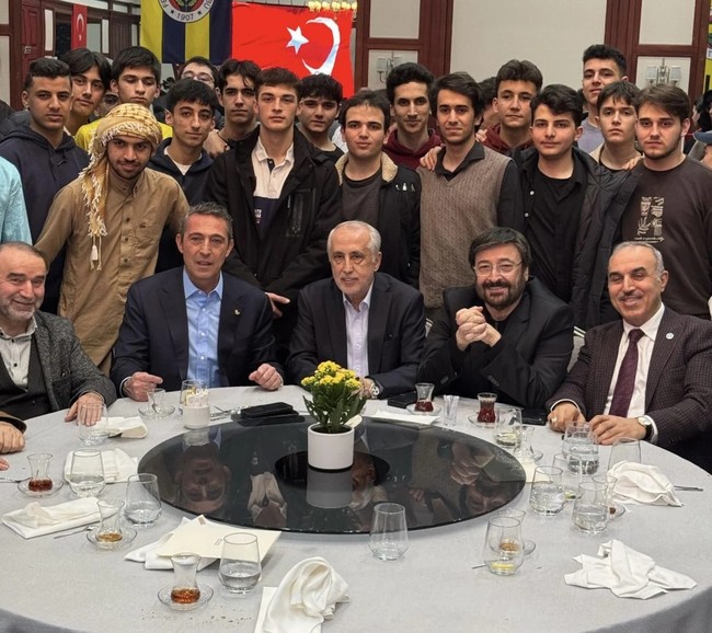 Hayırdır İnşallah... Ali Koç, İlim Yayma Cemiyeti ve imam hatiplilerle iftarda buluştu - Resim : 3