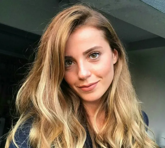 Ünlü oyuncu Ezgi Eyüboğlu'nun evinden çıkanlar pes dedirtti! Operasyonda dikkat çeken fuhuş iddiası... Kadınlar katalogla pazarlanmış! - Fotoğraf: 5