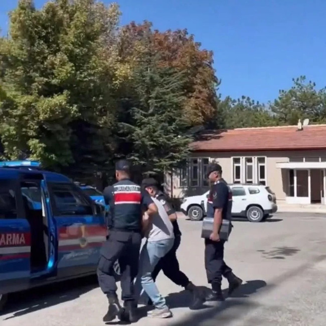 FETÖ’ye sosyal medya darbesi! Devlete kastedenlere nefes aldırılmıyor: FETÖ propagandası yapan 53 kişi yakalandı! - Resim : 3