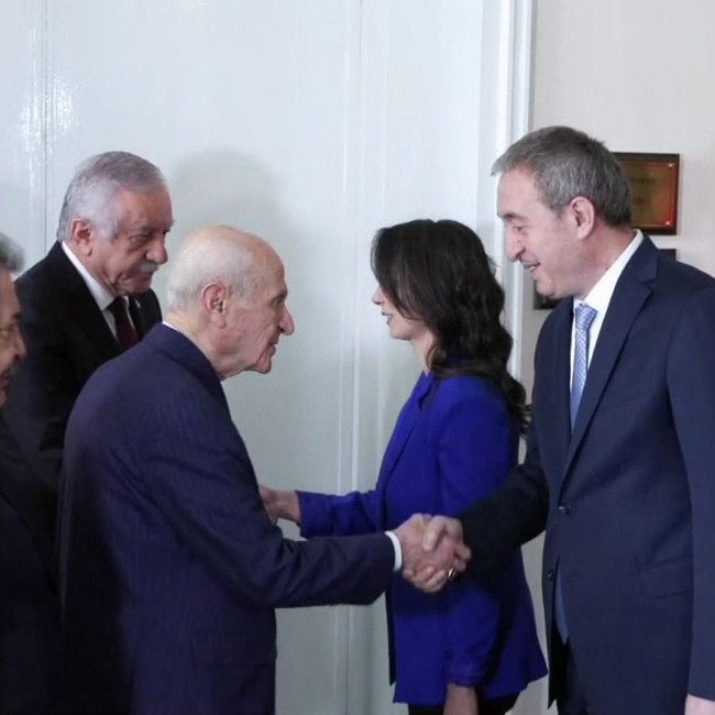 Meclis'te Terörsüz Türkiye zirvesi: Devlet Bahçeli heyeti kapıda karşıladı! DEM Parti-MHP görüşmesi sona erdi!